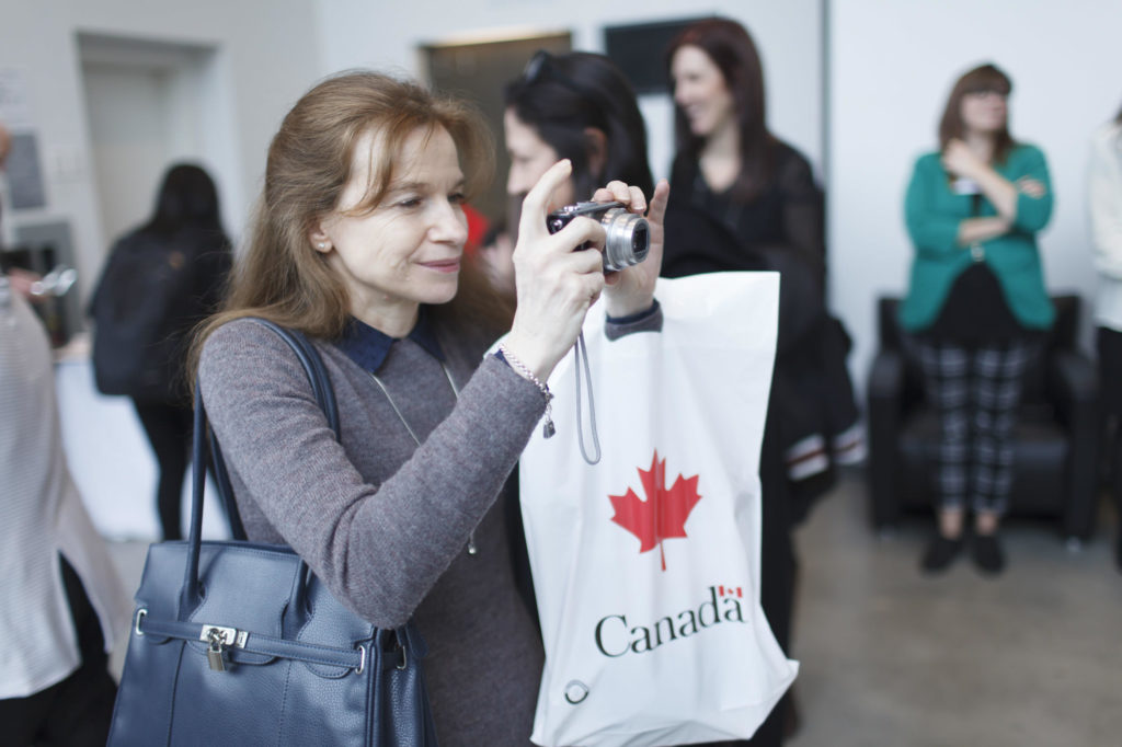 taking pictures of group photos