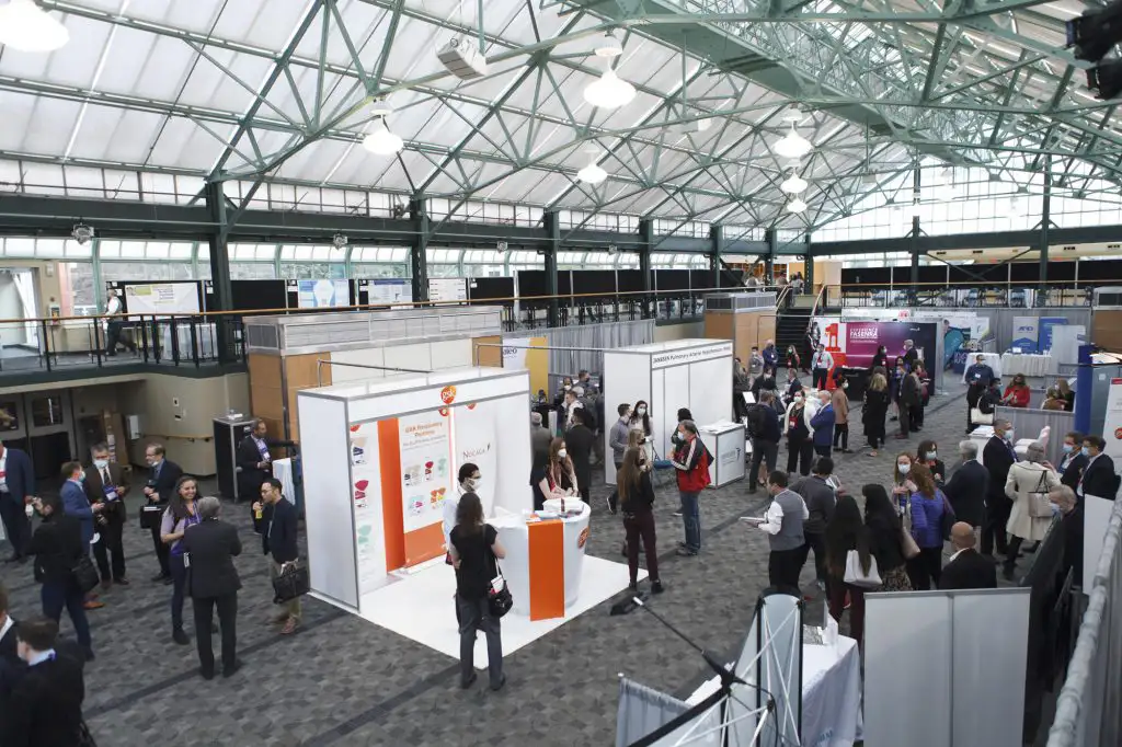 wide view event photo of Victoria Crystal Gardens during corporate event